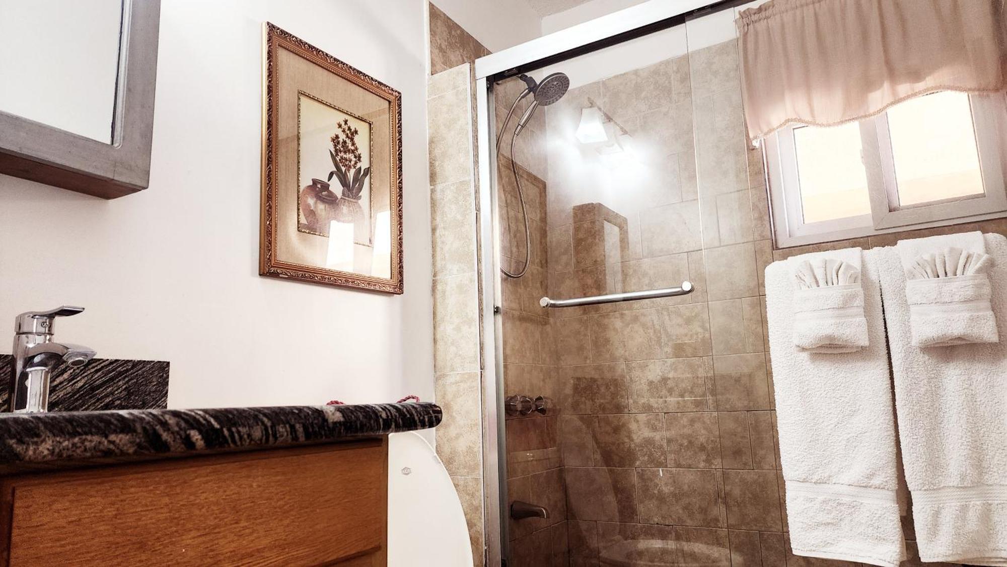 Central Upscale New Kingston Apt With Pool Екстер'єр фото